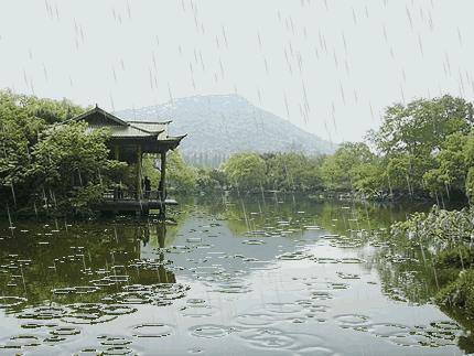 最近雨很大，今天又是大雨！北方人很难受得住这种长时间湿答答的感觉！[允悲]知行笔