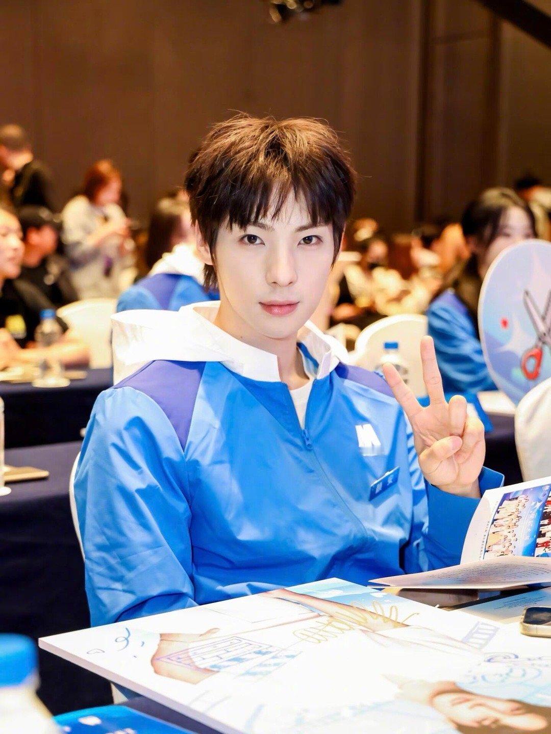 星辰大海辩论赛名场面！他一句点透性别议题核心，脱稿状态下逻辑依旧缜密，有思想的演