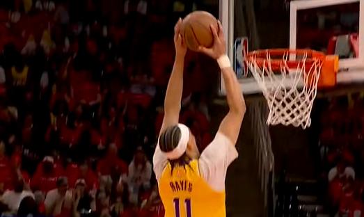 湖人首节39-32火箭，雷迪克三细节完胜乌杜卡
北京时间4月25日，湖人与火箭的