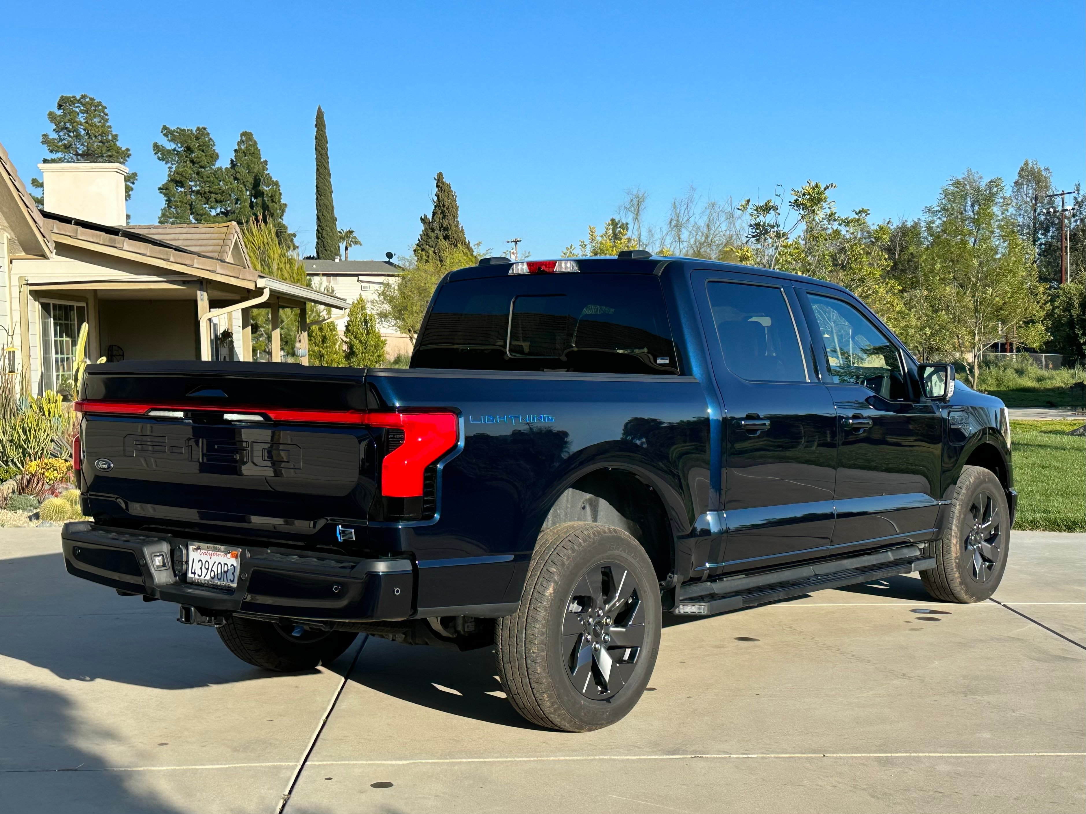 4月2日，福特宣布，第一季度在美国售出6860辆电动汽车，同比下降70%。其中，