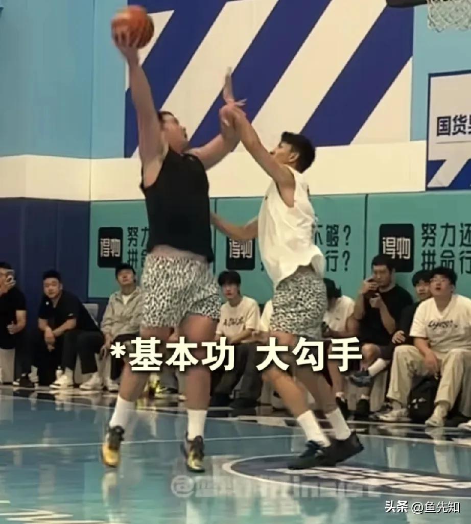 这个在野球场掌控雷电的球员叫万圣伟，还有多少球迷记得他？万圣伟在2018年被广东