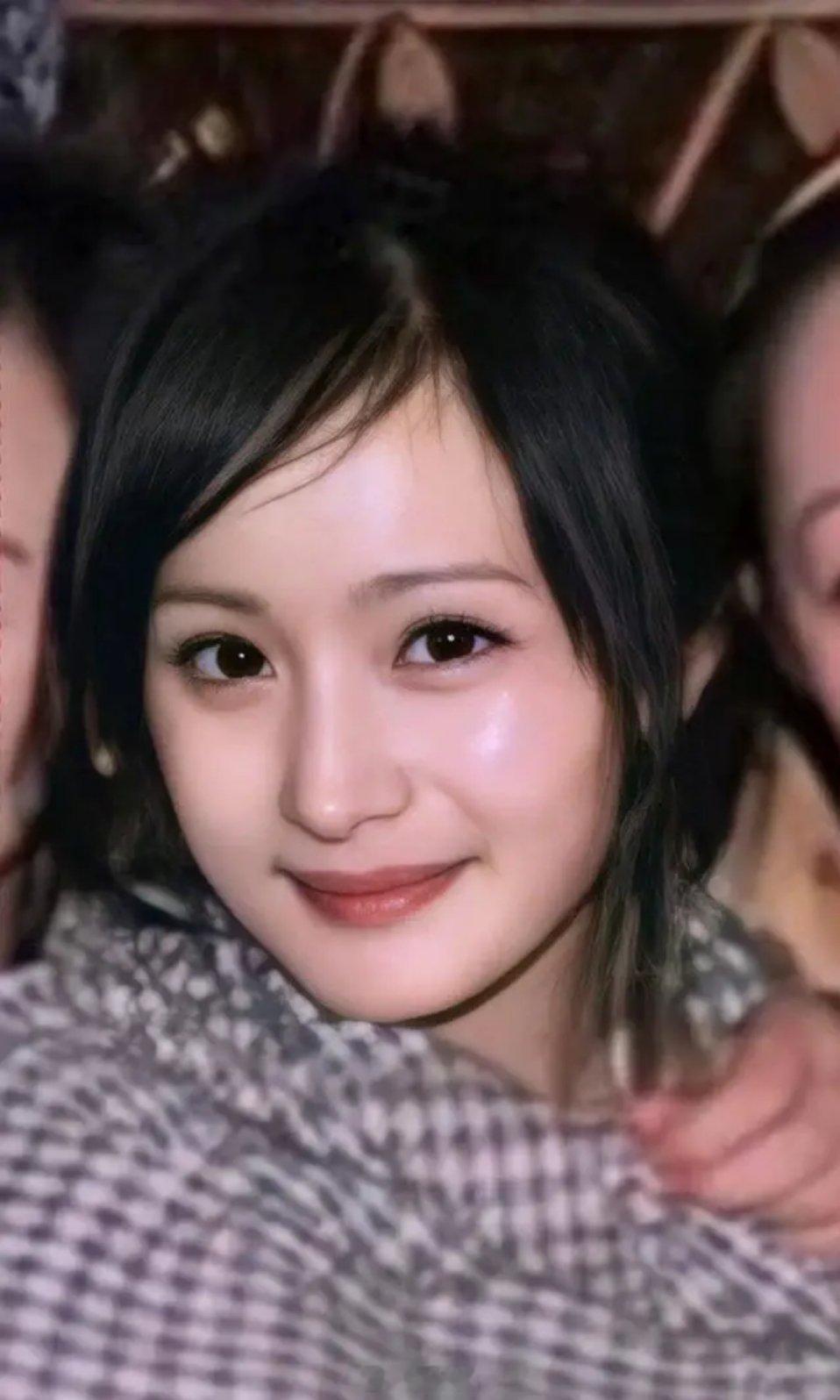 杨幂早期颜值，最出众的就是眼睛了[污] ​​​