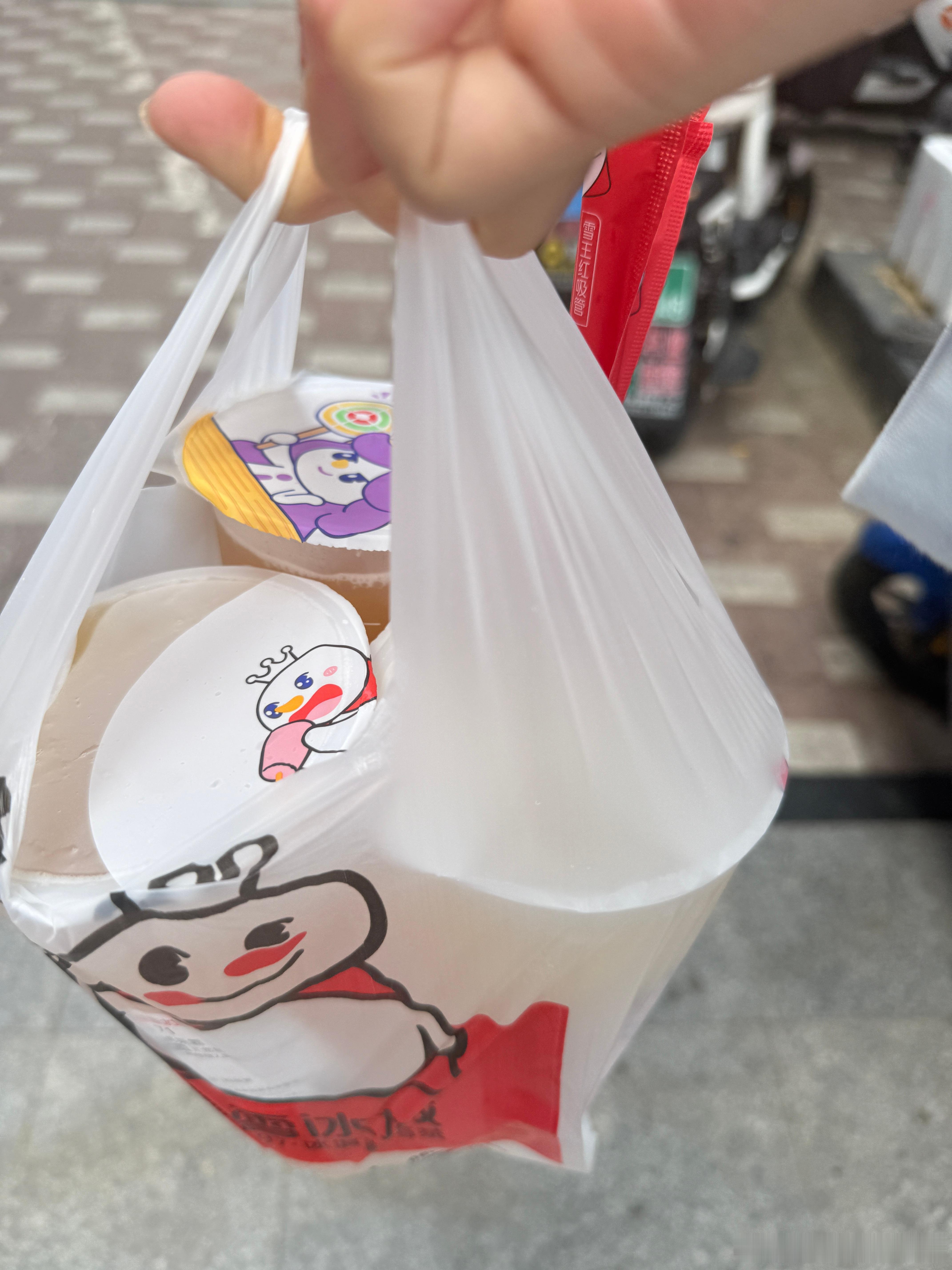 夏天离不开雪王柠檬水