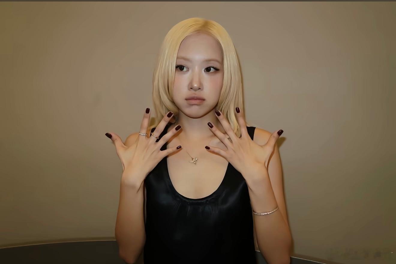 请朴彩英代言的是哪个奶茶不如关心朴彩英女士Rolo3 ​​​