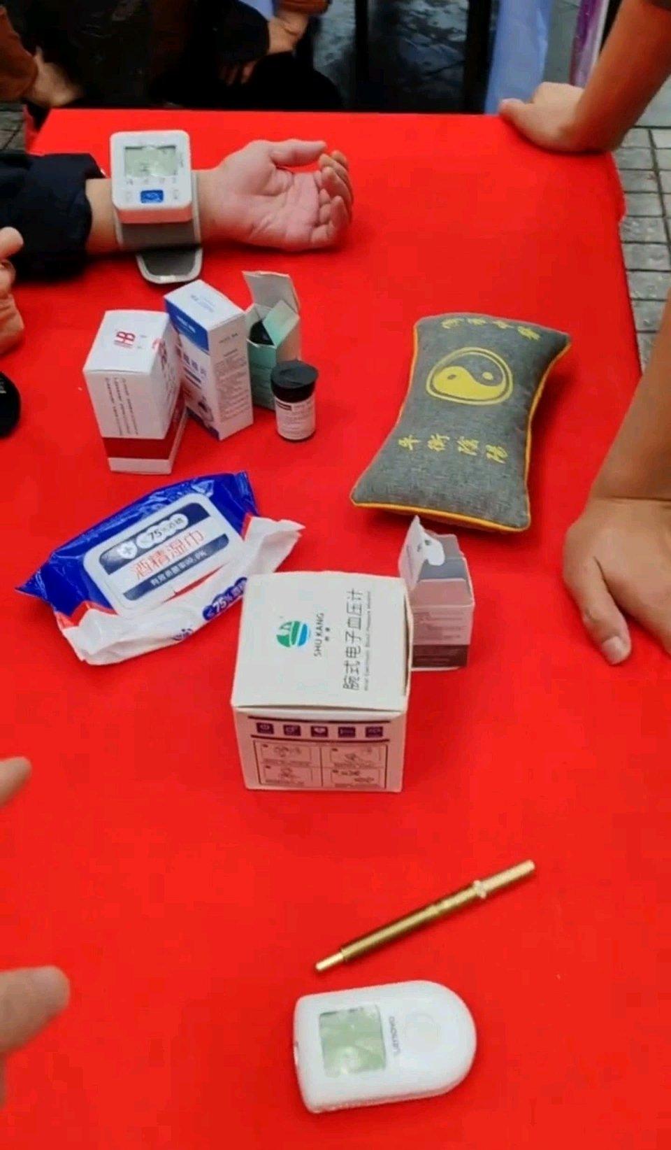 用同一个针头给15个人采血，杭州这家诊所义诊时太坑人

刚看到这新闻，我这暴脾气