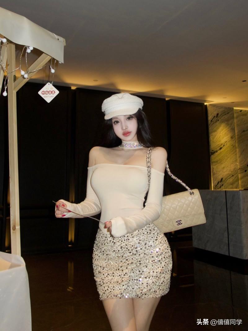 月华如练，美人如玉。粉裳花影 月华照君心