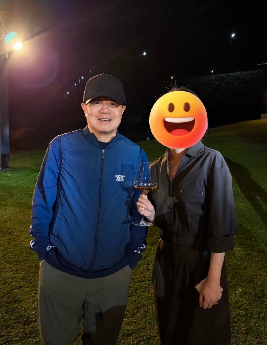 参加婚礼偶遇马东 有网友参加朋友婚礼时偶遇，他还透露26年一定会办节目，虽然还不