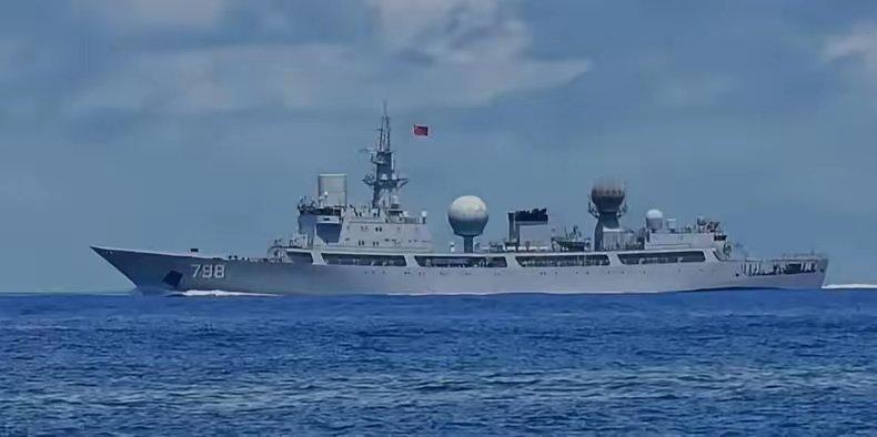 就差10海里！美国、法国、日本的航母舰长都傻眼了，他们正在演习，815A舰竟然大