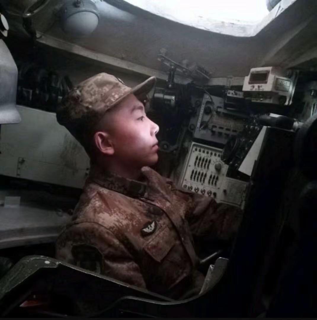 我愿为你一生守边疆 学会那本领回马枪