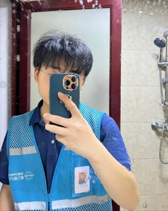 赛力斯一个普通工人能赚多少钱？
基本底薪5600元，绩效1200元，加班工资24