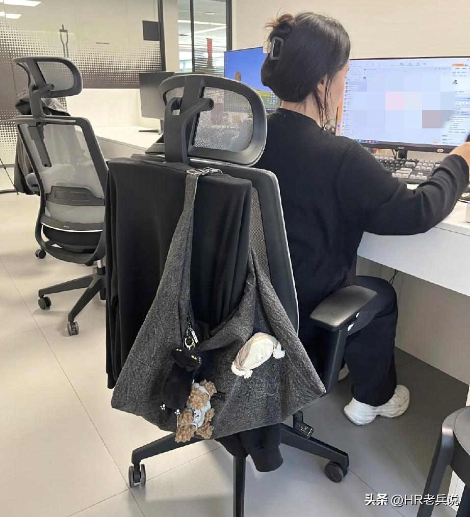 同样是2年前公司招进来的985管培生，那个公司A客户的关系户经进入了副经理的晋升