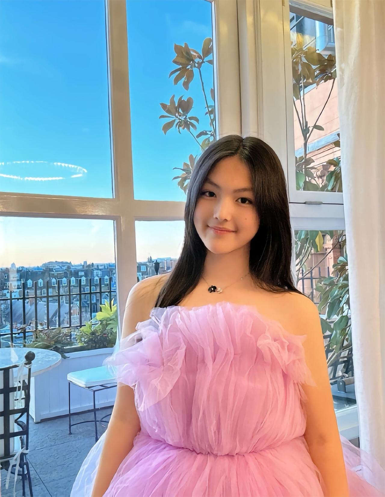王诗龄这个女孩儿，绝对错不了。

小时候看《爸爸去哪儿》的时候，

就觉得她懂事