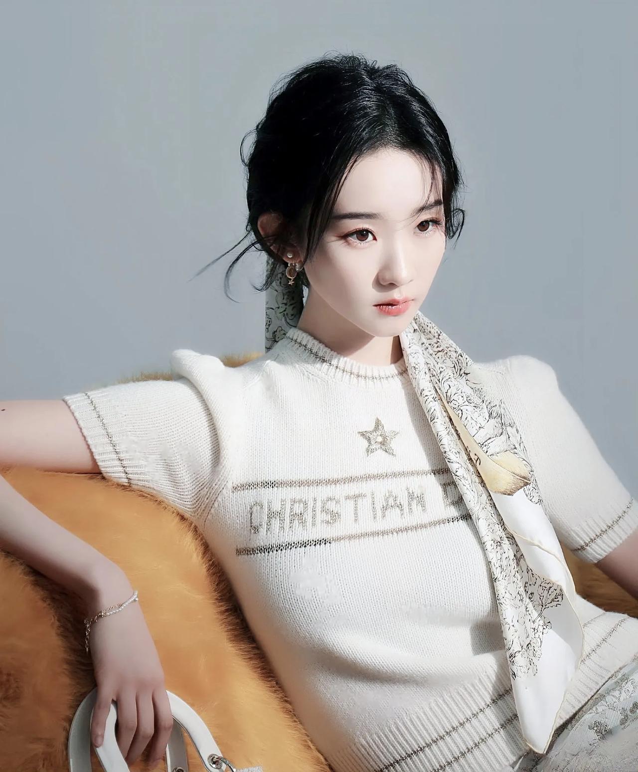 @张艺凡 最新，
我就是一位文静美丽的女孩儿[比心]