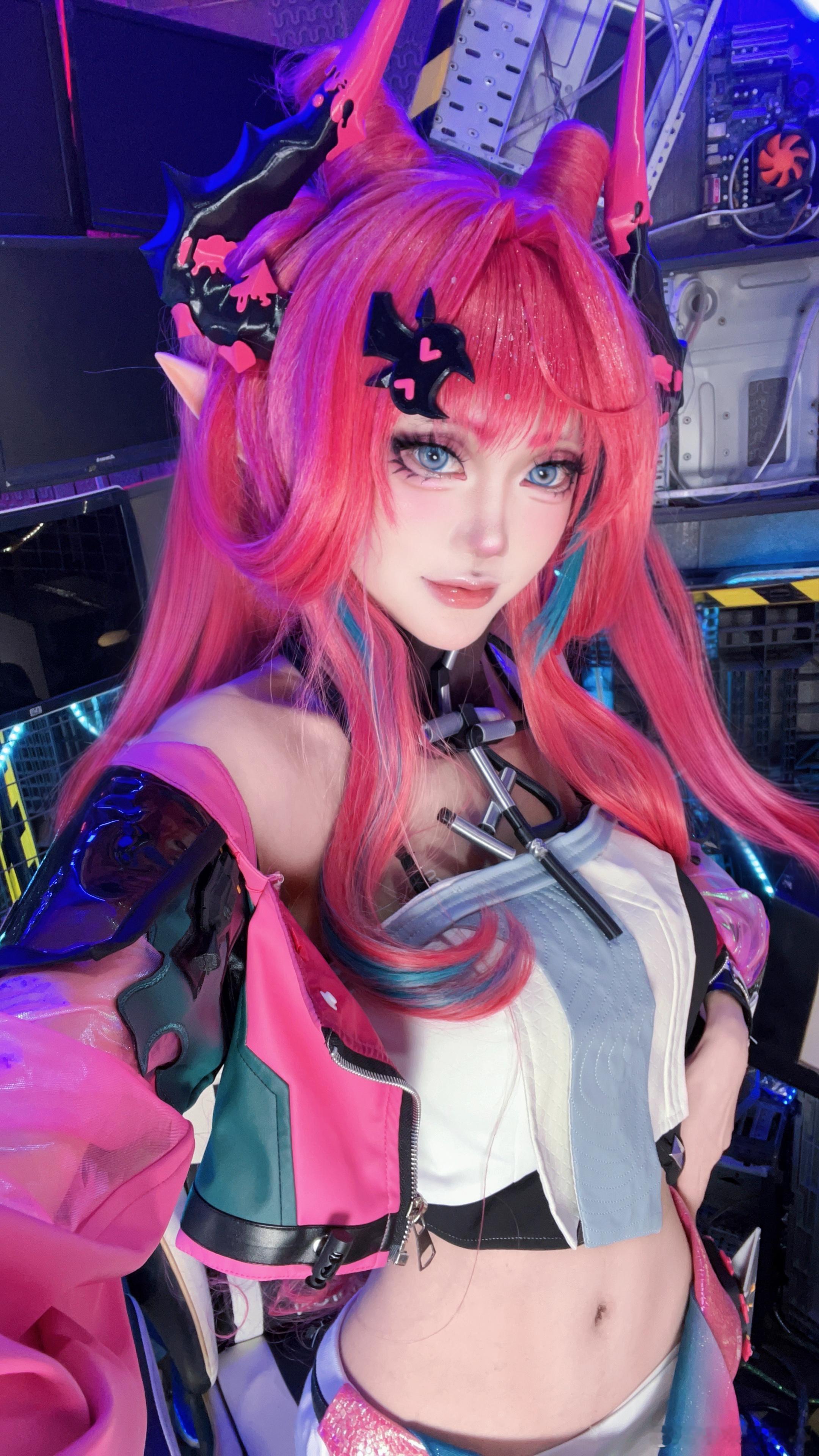 老冯💗明日方舟终末地明日方舟终末地二创二次元cos大赏明日方舟﻿﻿终末地伊冯