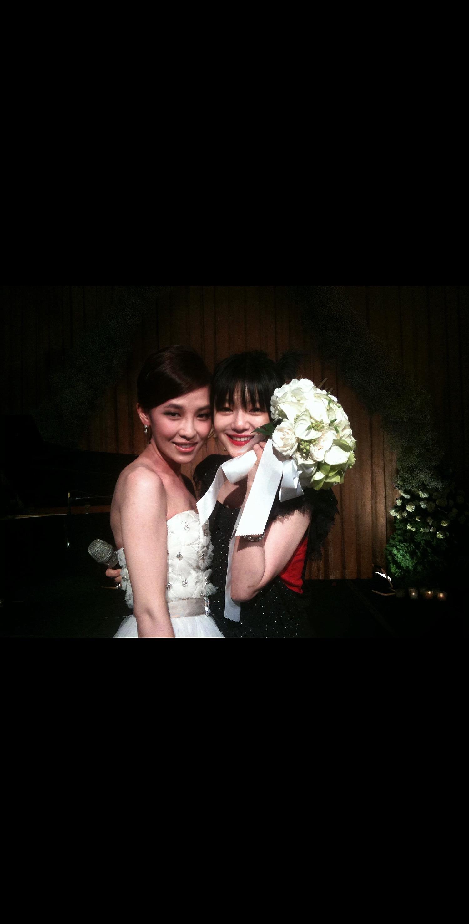 2010年8月大S参加造型师好友婚礼收到捧花，10月遇见前夫。