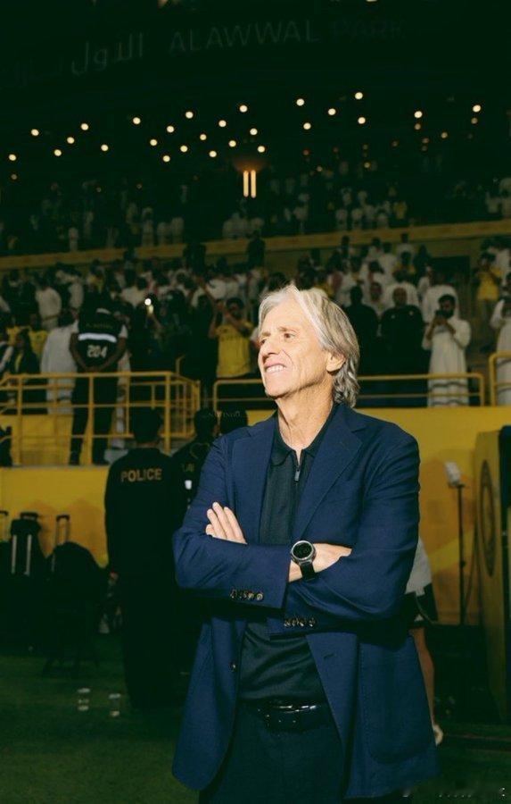 C罗和利雅得 据 365scores:利雅得胜利管理层向热苏斯承诺，他们将签下三