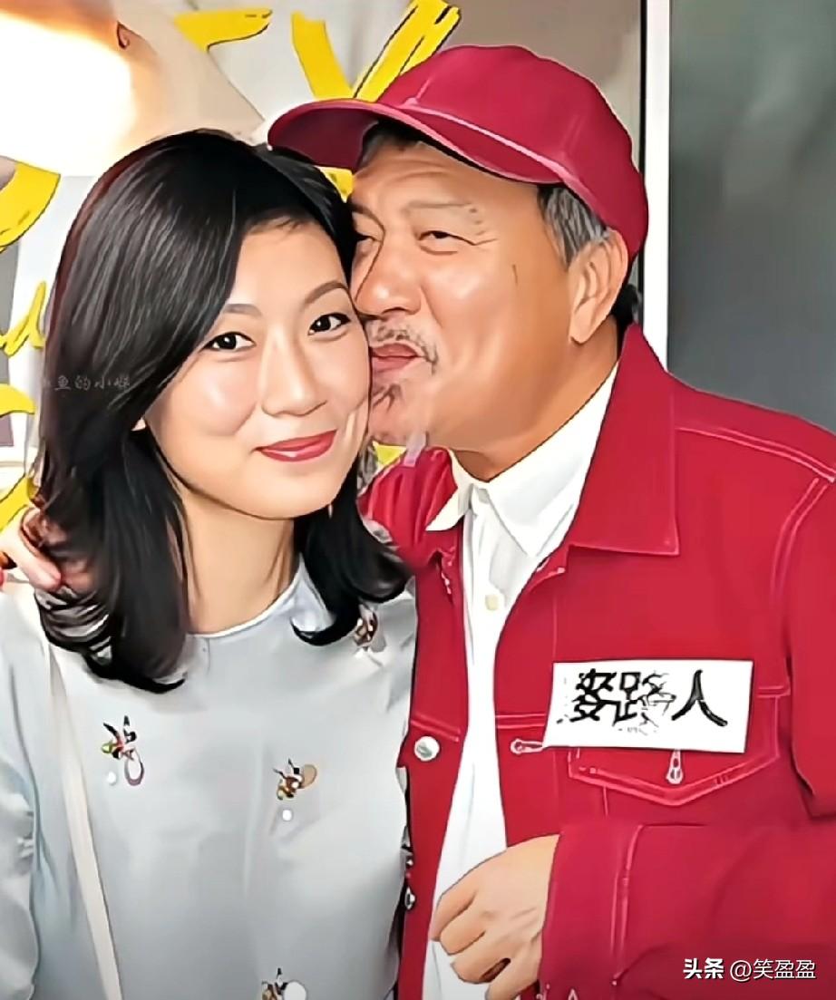 大哥万梓良与小16岁的空姐妻子郭明黎，患难与共的温柔伴侣，结婚24年恩爱如初。在