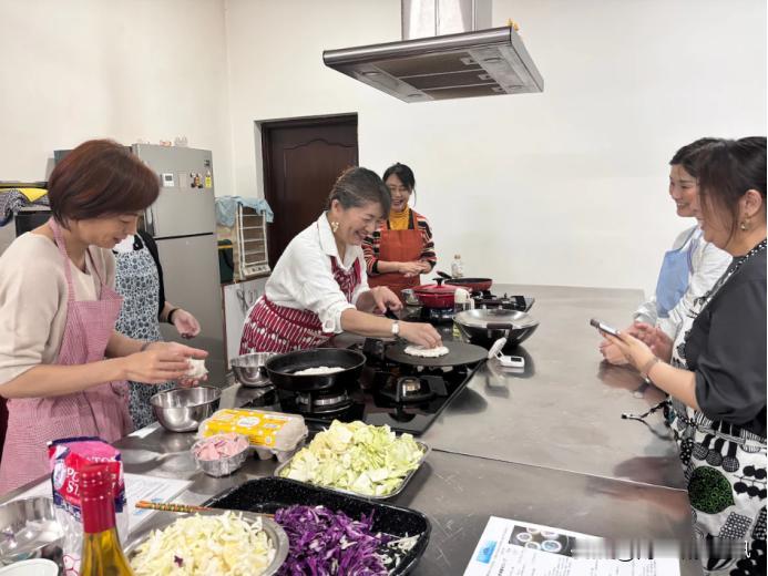 《华盛顿邮报》12月8日报道，在印日本公民数量自2005年以来增长近四倍，日本文