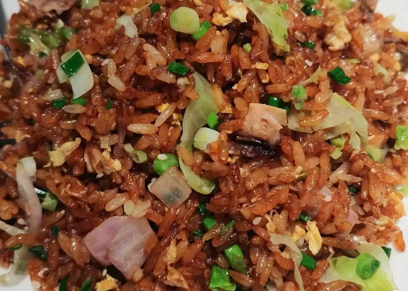 熬夜的理由有千万种，而夜宵就是最无法抗拒的那一个🥘 开吃！炒饭➕响油鳝丝👍?