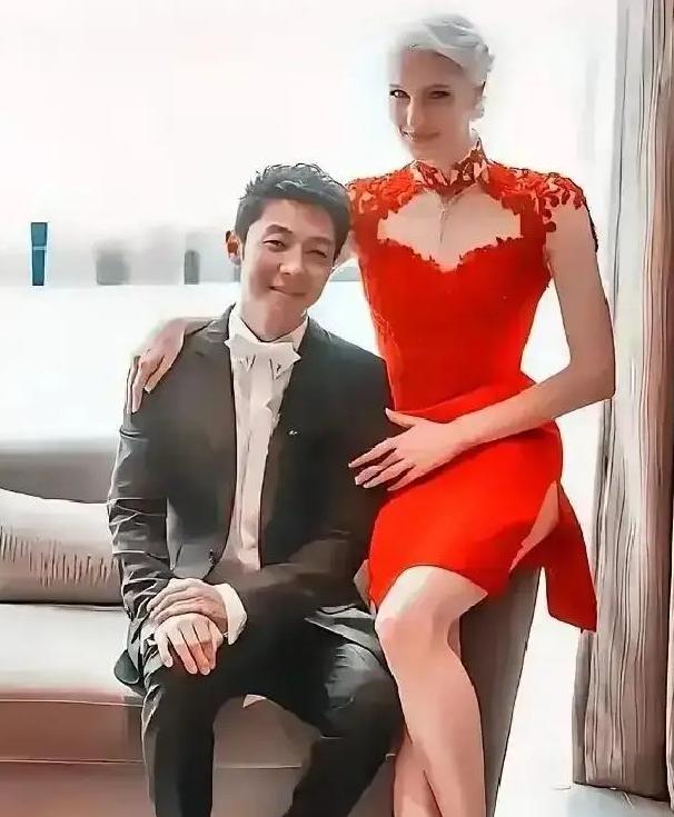 八年前，亿万豪门千金李白执意要嫁给撒贝宁，而与父亲决裂，八年后，李白终于明白，自