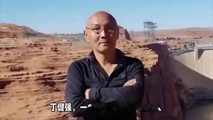 宁做美国鬼不做中国人！卖房赴美狂诋毁祖国，如今下场可悲且可怜。“国外的月亮就是圆