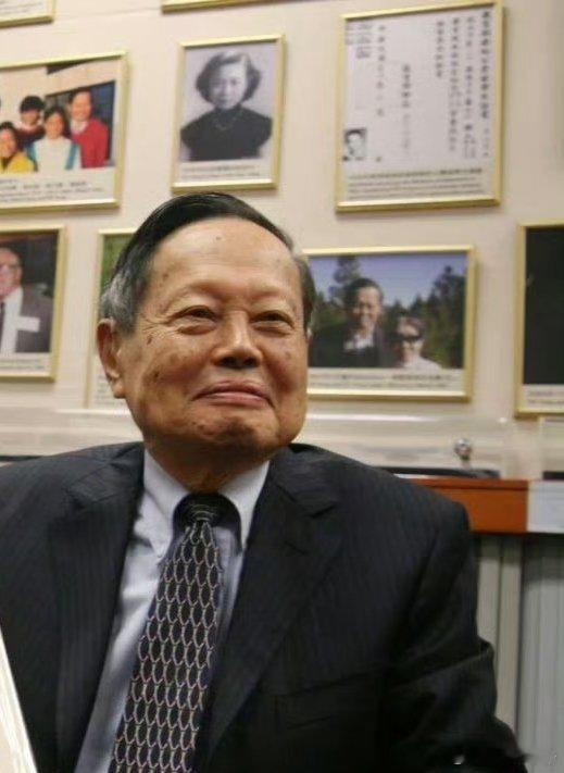 杨振宁逝世著名物理学家、诺贝尔物理学奖获得者，中国科学院院士，清华大学教授、清华