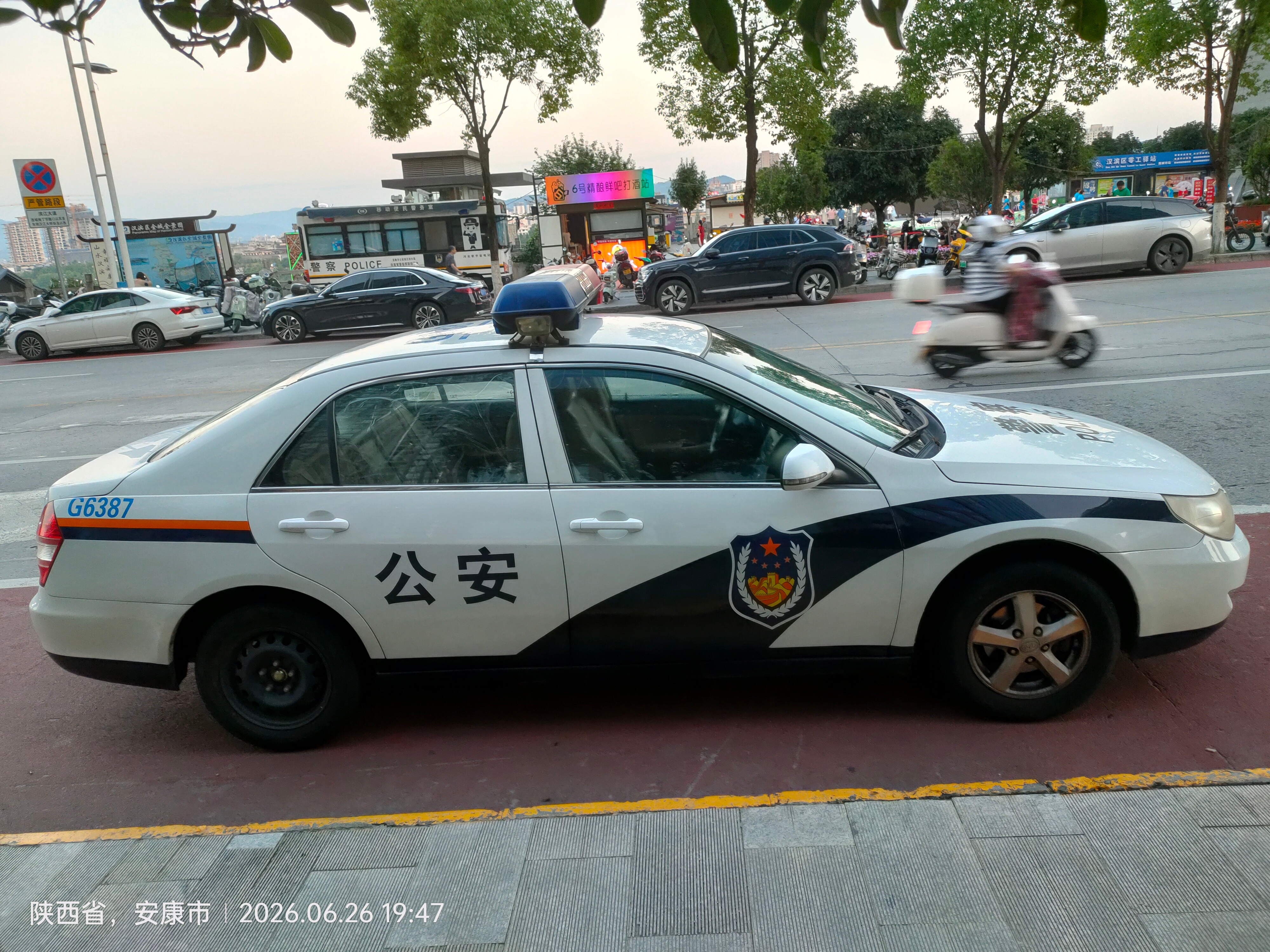 警车 比亚迪F6 安康·美豪丽致酒店(安康滨江旗舰店)