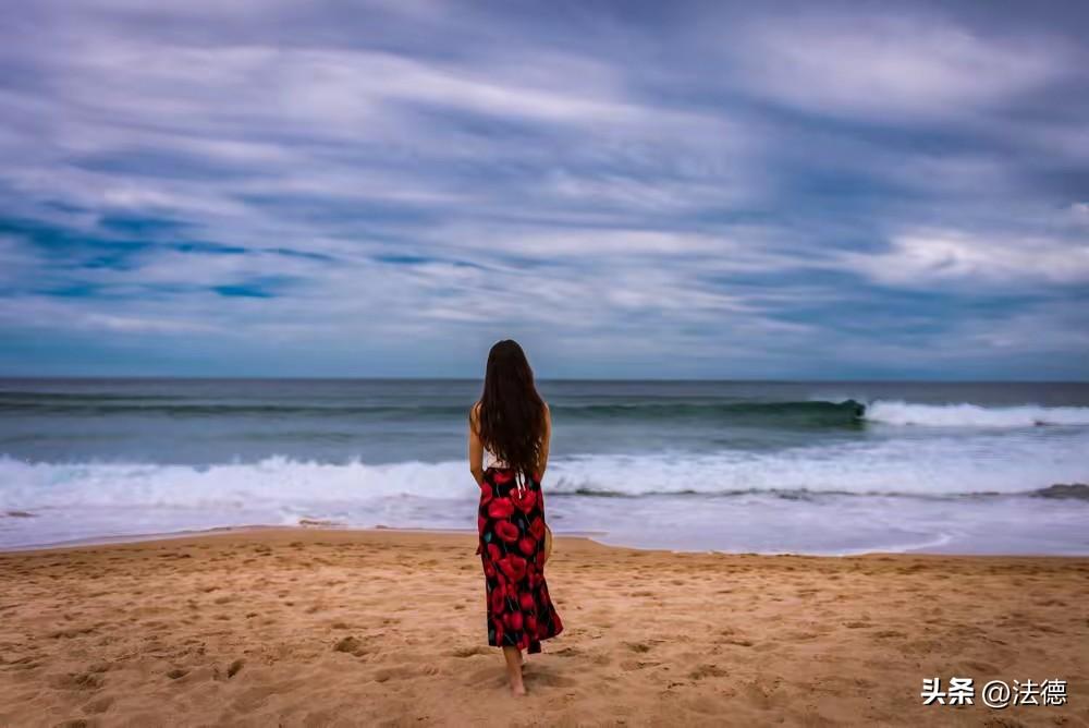咱们这一辈子，最好的生活状态是什么样的？不是非要腰缠万贯，而是就三个字：宽、淡、