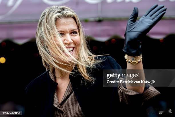 马克西玛女王开始接受训练成为荷兰预备役军人

法新社报道：荷兰军方招募了一名新的