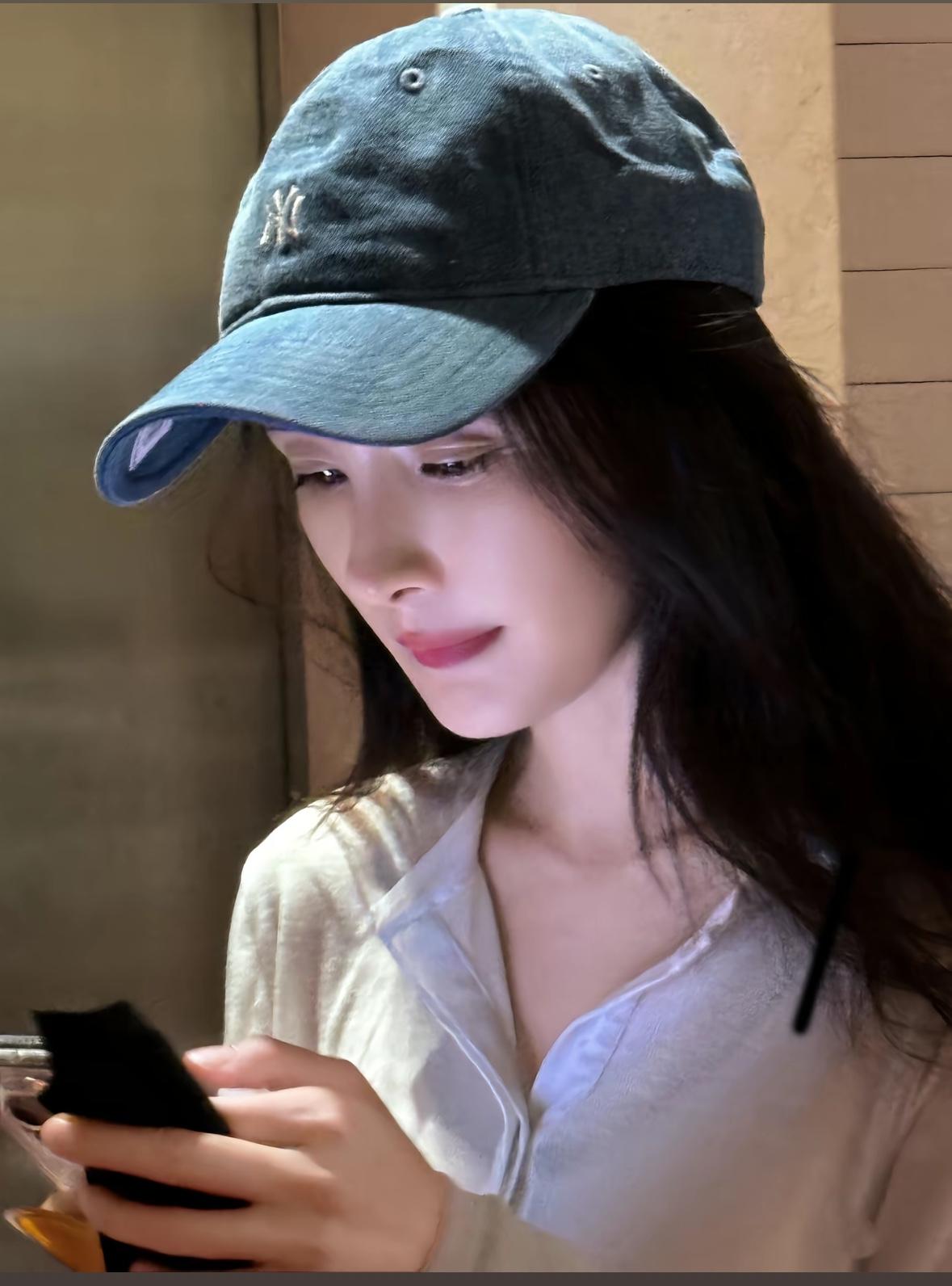 有谁知道杨幂带的帽子是什么牌子的，我也想去买一个