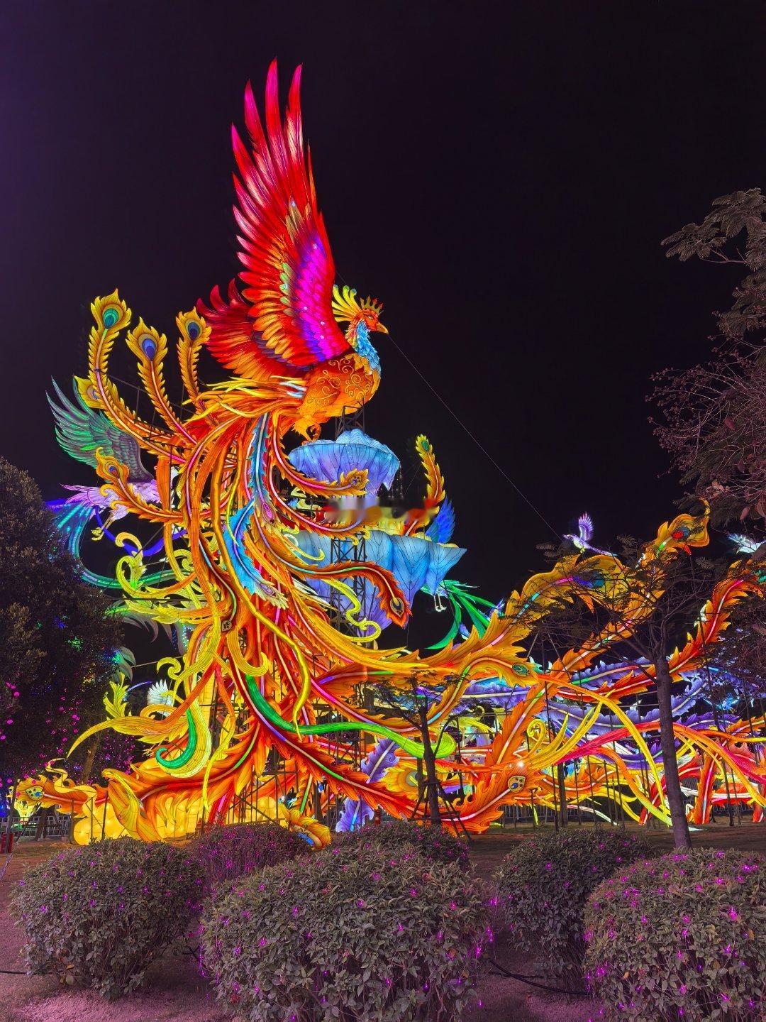 享一场盛世之耀的花灯会！一个春节，一个元宵节，是一定要赏中国的传统灯会的。 厦门