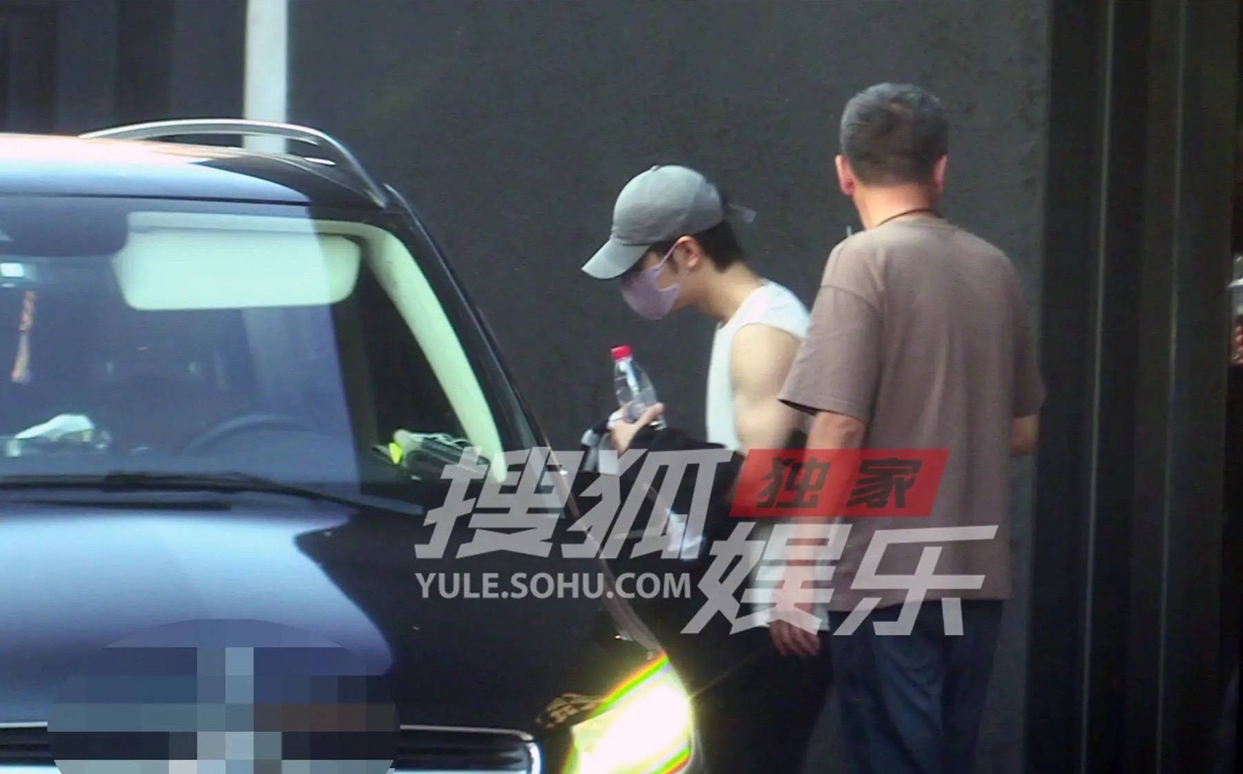 这几张拍的好有感觉  男神这震撼美味的肌肉线条[舔屏] ​​​