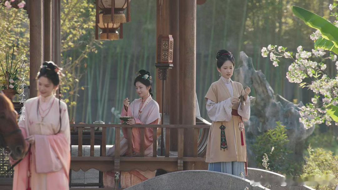 兰香如故这个长镜头🥹一镜缓缓流转，串联起一众女性身影，在许兰香的帮扶下，大家挣