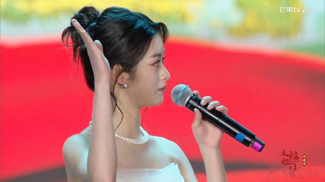 黄杨钿甜[超话]黄杨钿甜连轴转状态黄杨钿甜眼睛好红  黄杨钿甜眼睛好红啊～连轴转