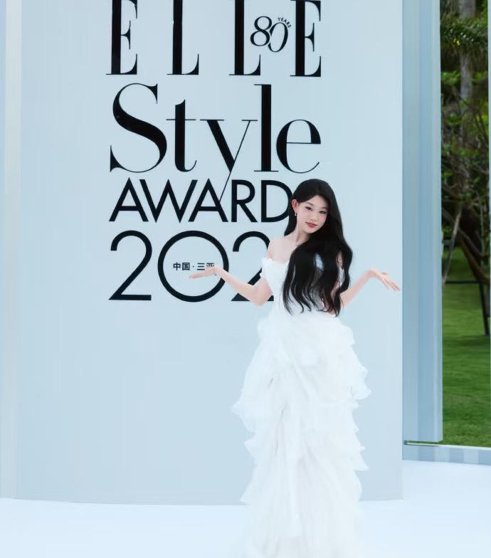 小沈阳现在应该偷着乐呢，
没想到女儿会受到那么多人喜欢，
也不枉费他倾尽所有，