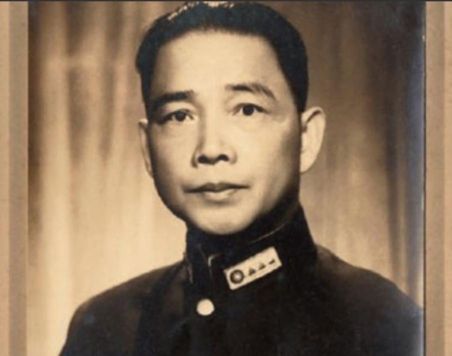 1946年1月21日深夜，南京城里突然响起防空警报。紧接着，梅花山方向传来一声巨
