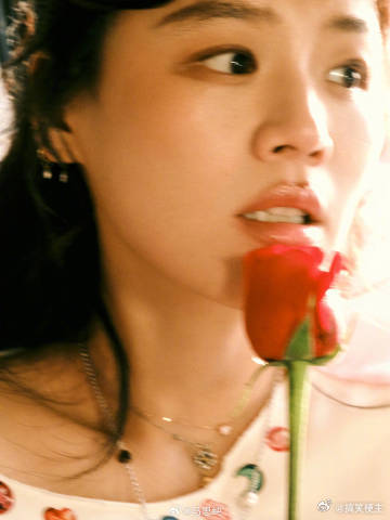 马思纯新电影爱满自溢 她在银幕上松弛自然，勇敢真实，把爱情的美好和温柔传递给每个