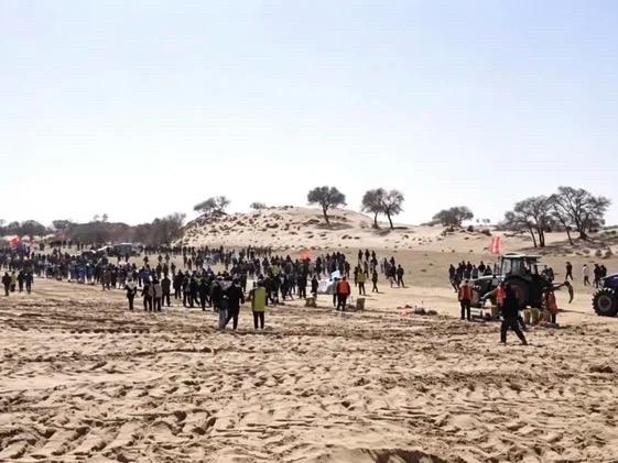 厌倦了节假日的人山人海，只想寻一处旷野放空自己，这个五一，不如奔赴浑善达克沙地，