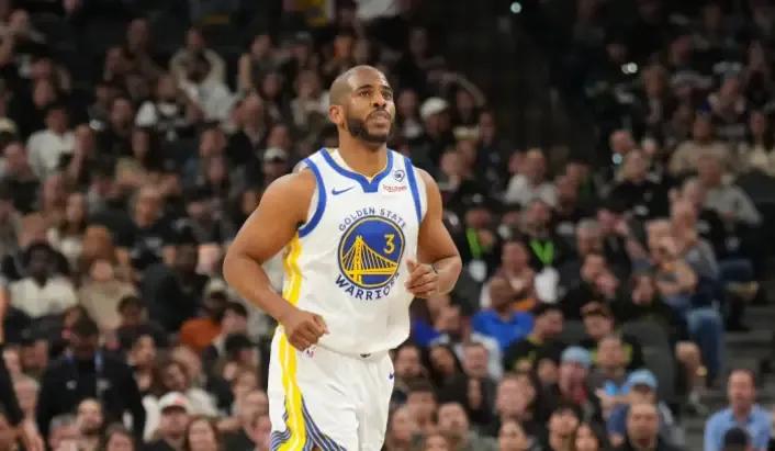 保罗才是最适合和库里搭档首发，让汤普森和波杰姆斯基打替补。
第一，勇士最合理首发