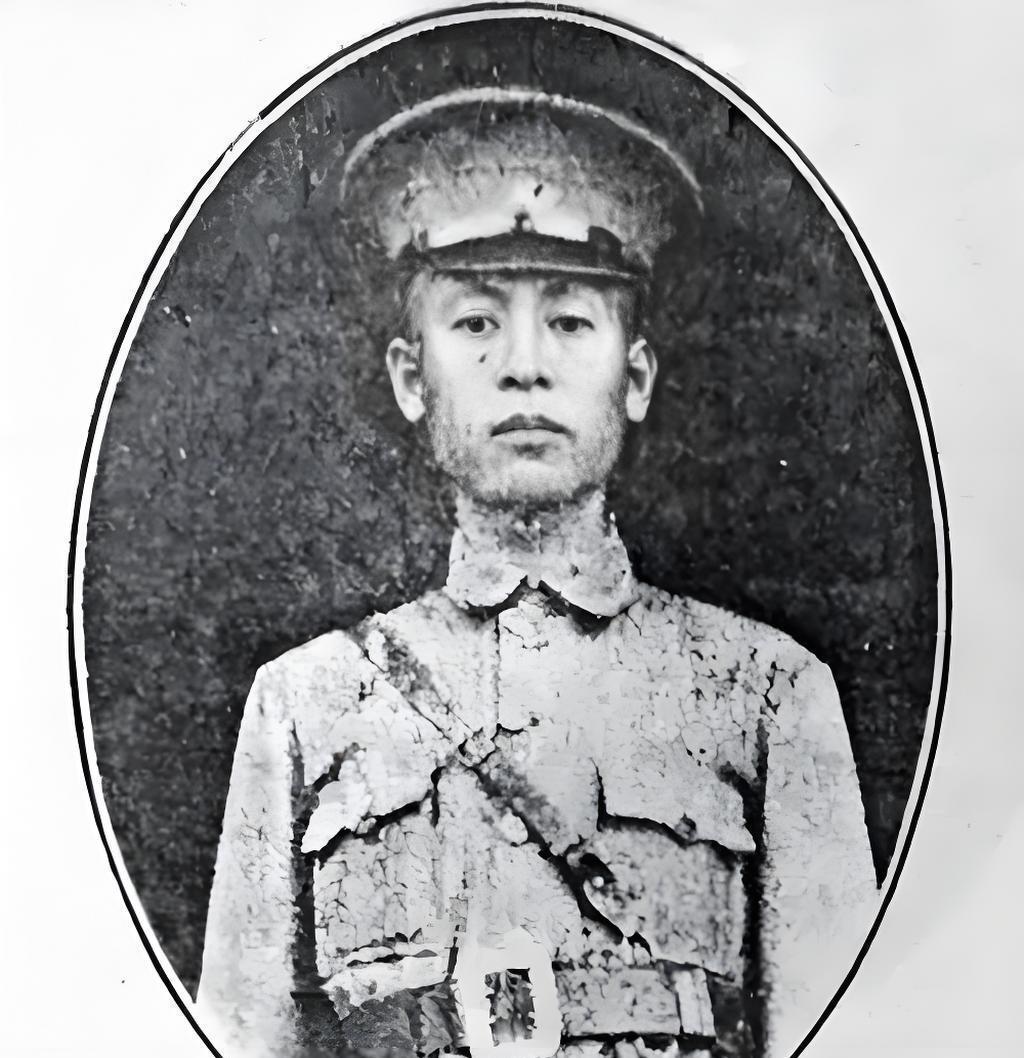 军统中将周伟龙和戴笠是生死之交，又因暗杀北洋元老唐绍仪得到蒋介石器重，可为何到了