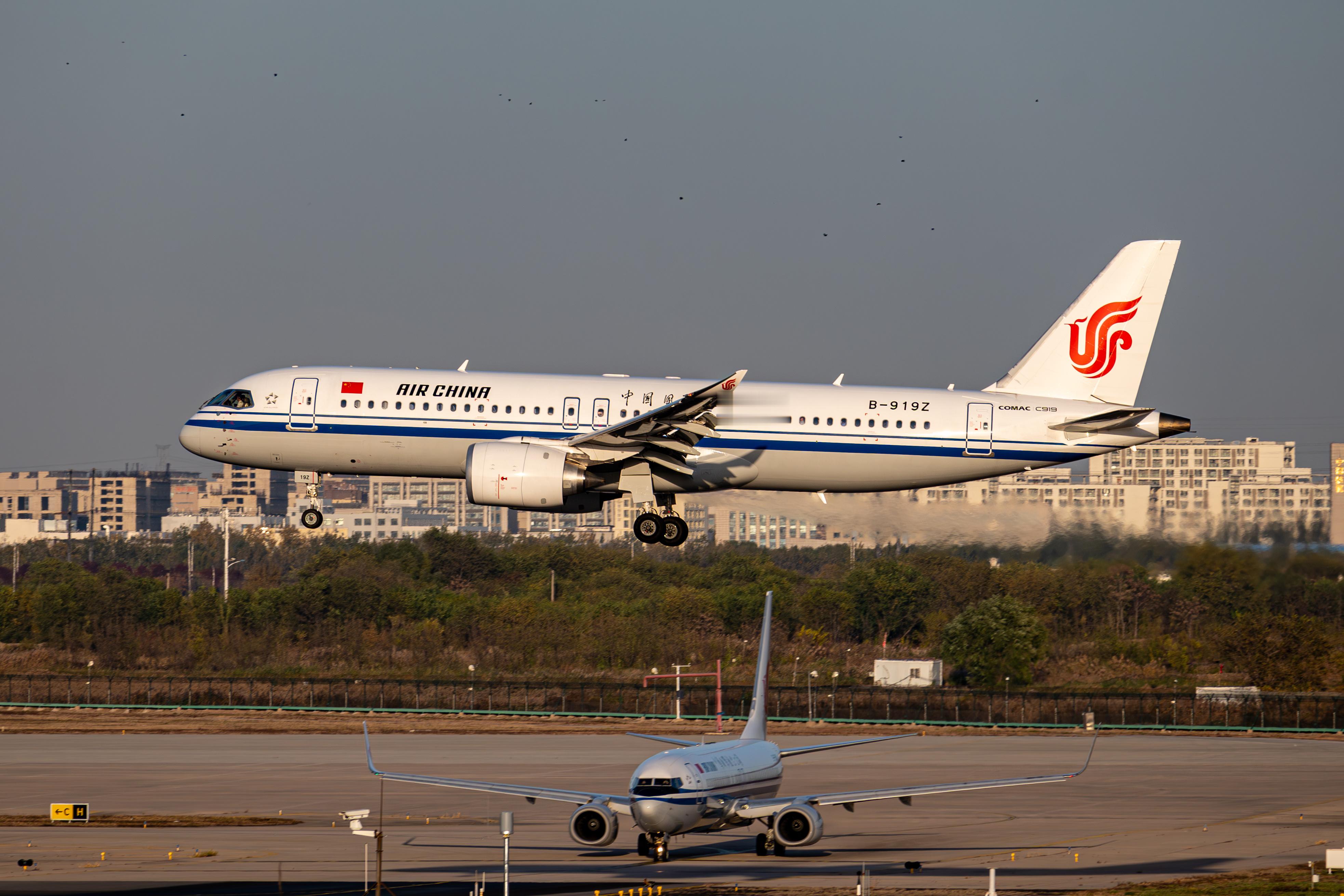 飞扬军事[超话] 1949年11月9日，中国航空公司和中央航空公司的爱国职工驾驶