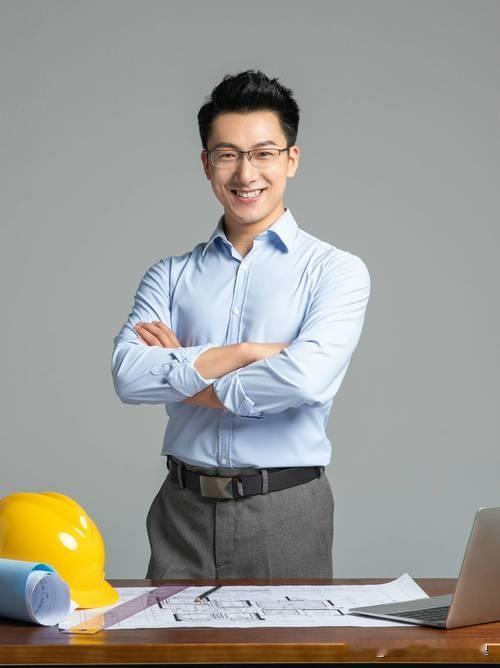 你们见过这样的总监理工程师吗？我施工单位项目管理团队，他是直线指挥。每次监理例会