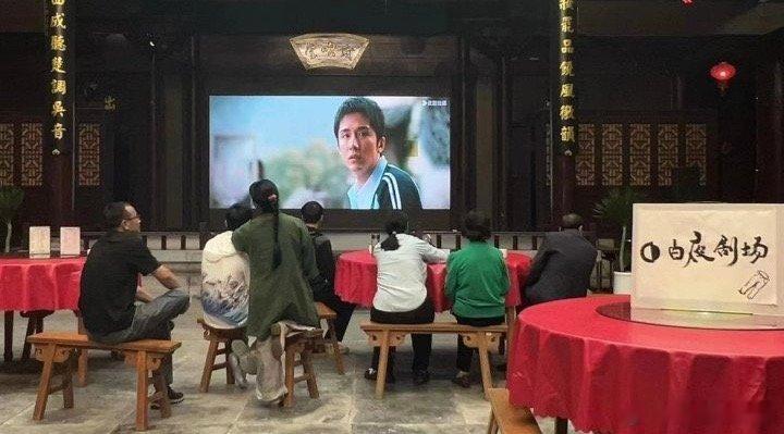 #张新成新剧助力江西文旅# 张新成新剧《微暗之火》很好地为我们宣扬了一番婺源的美