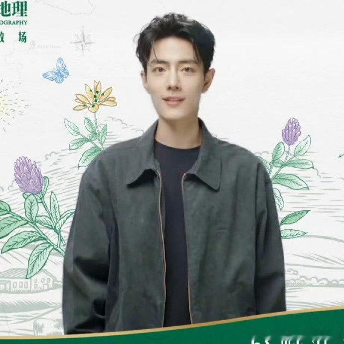 肖战瘦成薄薄一片了 身形轻盈惹人关注，而偶遇他看舞台剧时，专注的神情尽显对表演的
