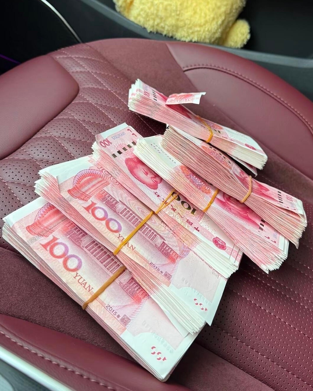 挣一千的时候想两千,挣了两千想五千,欲望越来越大,快乐越来越少再也找不回曾经那个