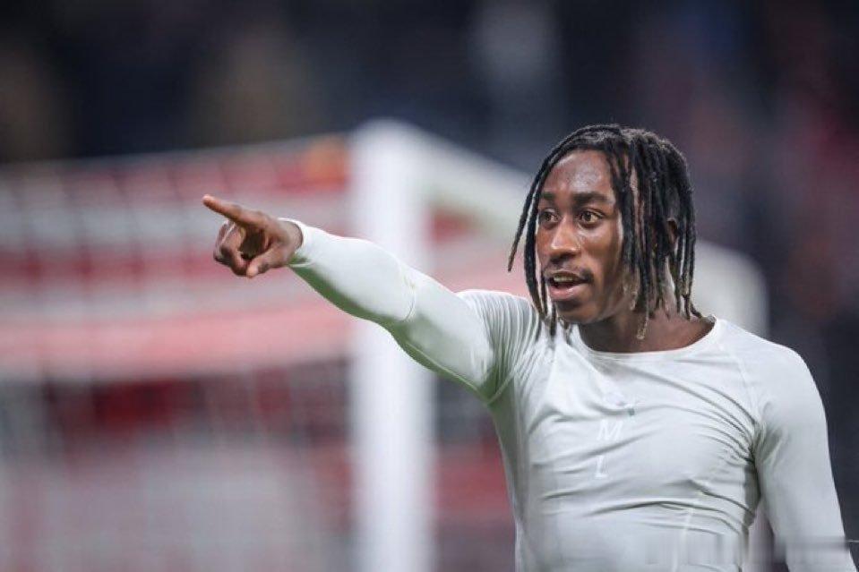 每日镜报透露巴萨因财务限制退出了迪奥曼德交易。利物浦和巴黎圣日耳曼已与球员代表进