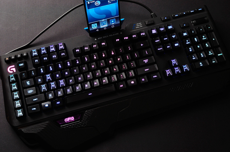 刚看到谷歌新 Pixel 后背整了个 HiLight 灯环，8 颗 RGB LE