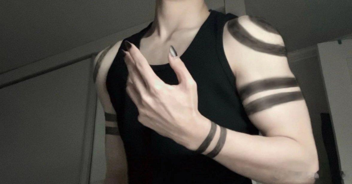 这样的帅哥，你喜欢吗？个性手绘图案 手臂条纹艺术 手部表情绘画 手绘日常分享 黑