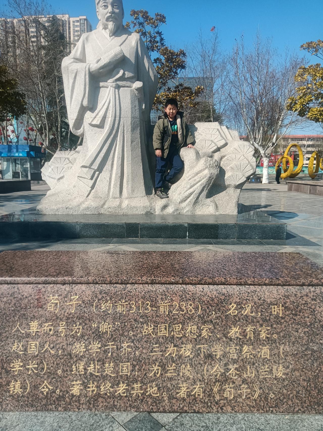 生活蜜甜
藏头诗
文/李兴伟
生活之中注节俭，
活动早晚勤锻炼。
蜜桃入口感觉甜