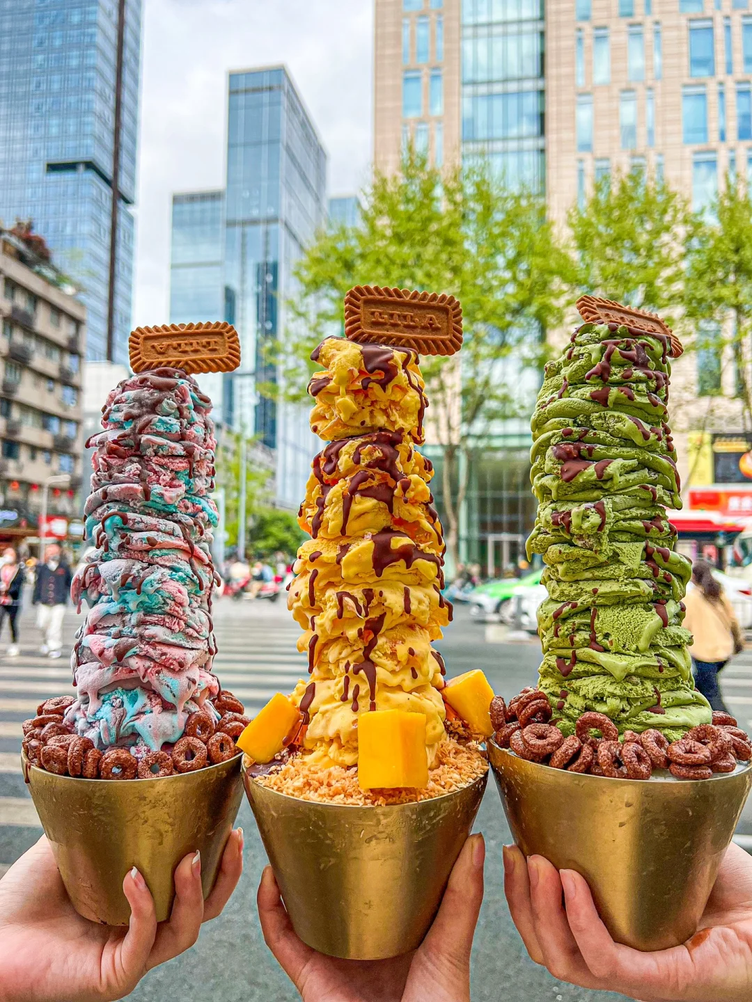 终于在成都吃到了这碗冰淇淋千层😭颜值太顶